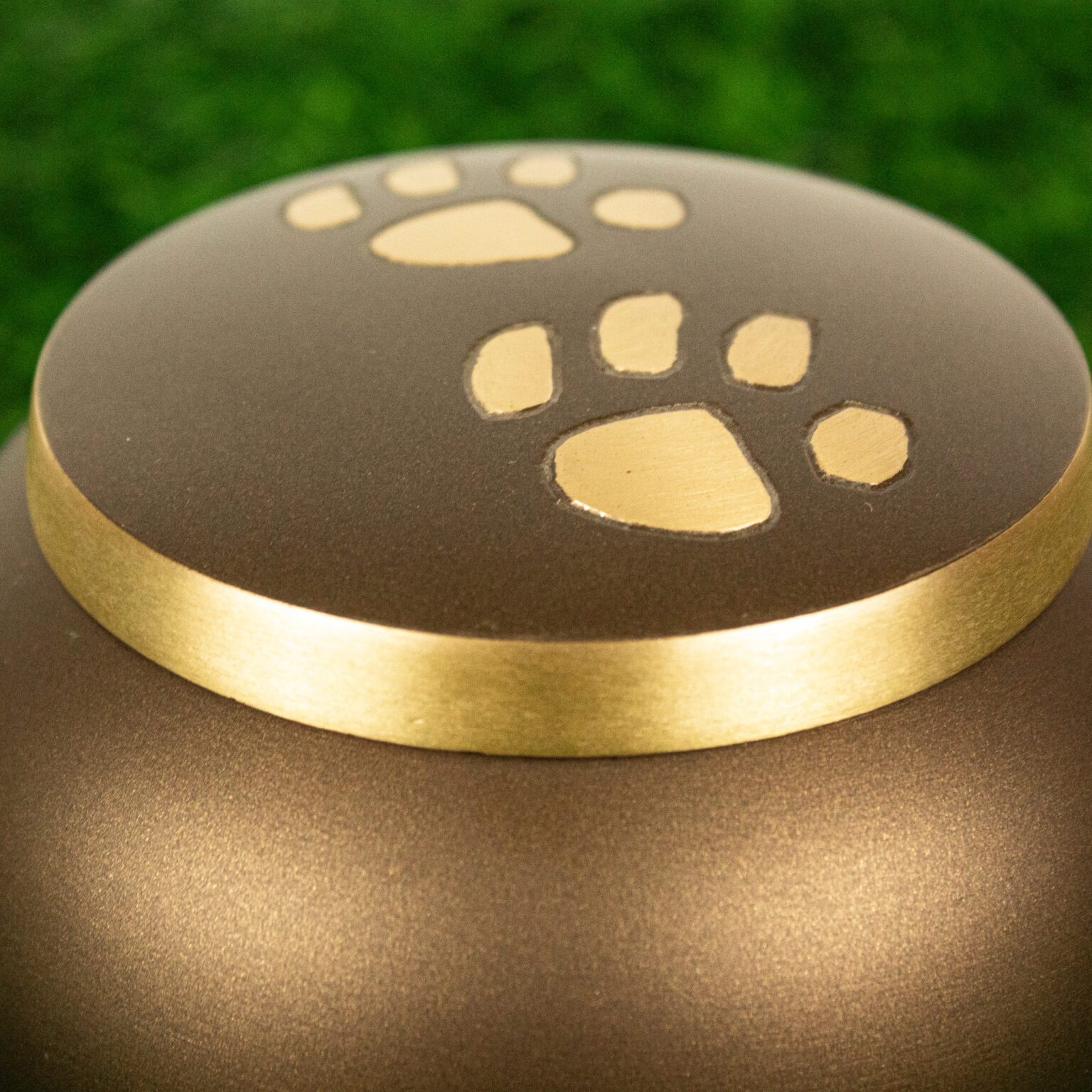 LB_Urn_Brown-Paw-Print-2
