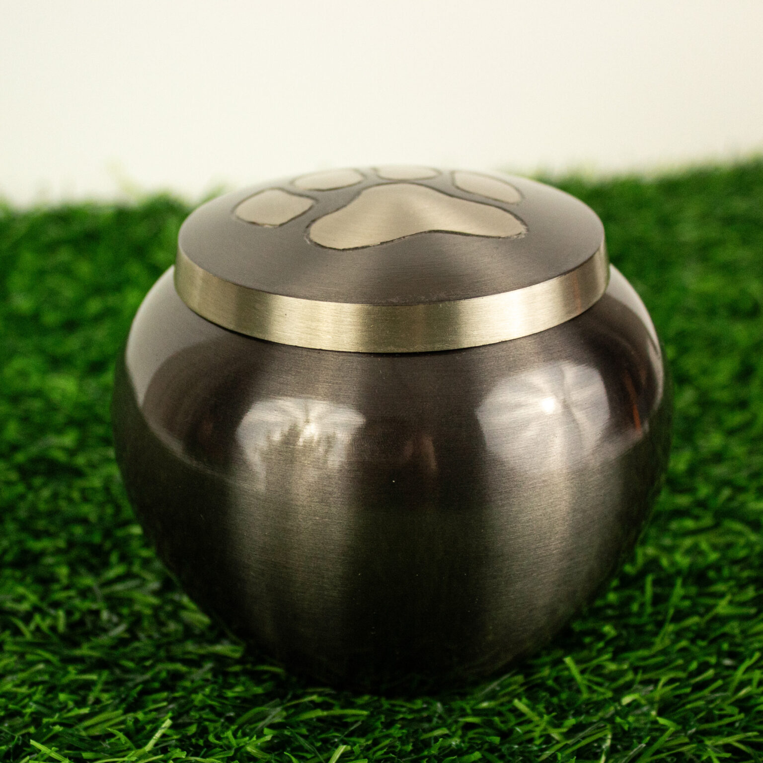 LB_Urn_Slate-Paw-Print-3